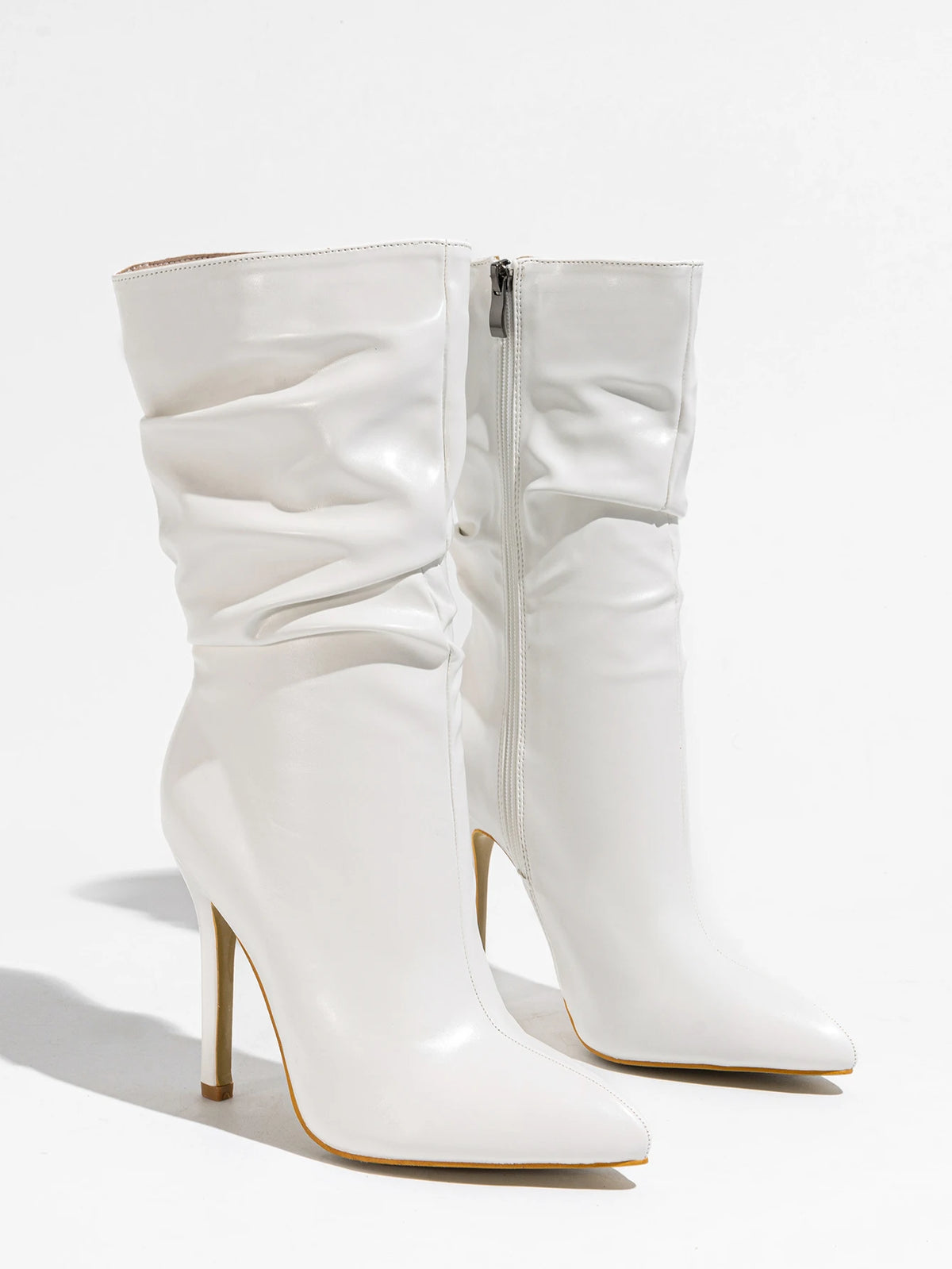 Botas Chic de Couro com Bico Fino