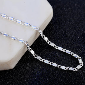 Elegância Clássica: Corrente de Clavícula em Prata
